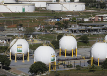 Petróleo e Gás: nova descoberta de óleo e gás do pré-sal da Bacia de Campos.