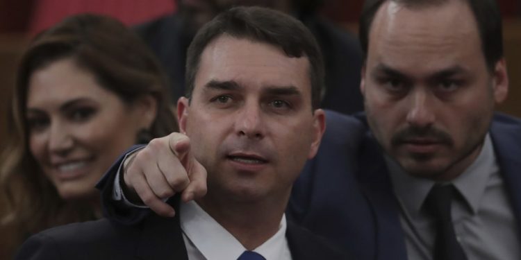 O relatório do Ministério Público do Rio de Janeiro que implica Carlos Bolsonaro, filho do presidente Jair Bolsonaro.