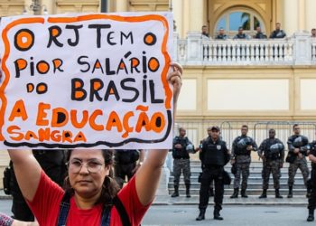 Greve de professores do Rio: categoria pede pagamento do piso nacional.
