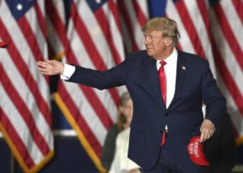 Donald Trump: mesmo processado, ex-presidente lidera pesquisas nos EUA.