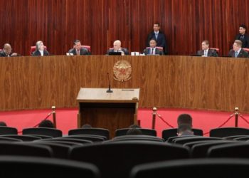 Julgamento de Bolsonaro no TSE: os três primeiros votos que condenam o ex-presidente a oito anos de inelegibilidade.