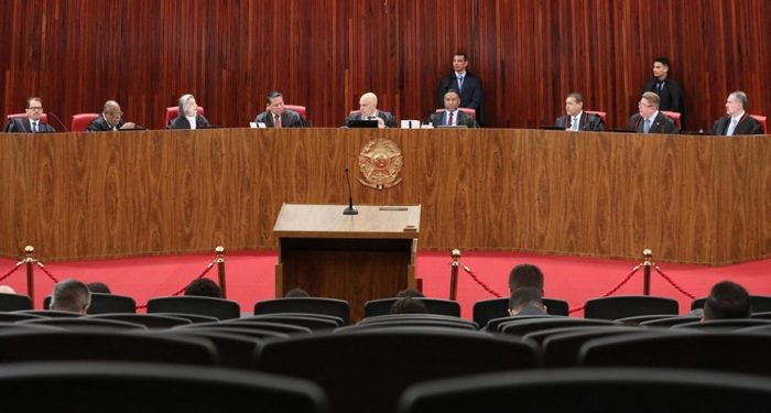 Julgamento de Bolsonaro no TSE: os três primeiros votos que condenam o ex-presidente a oito anos de inelegibilidade.