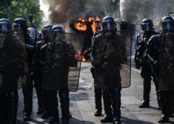 Protestos nas ruas de Paris: Reação contra o assassinato de um jovem de 17 anos na capital da França
