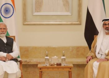 Comércio bilateral Índia e Árabes Unidos: venda de petróleo em moedas nacionais.
