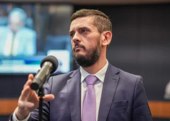 Alerj: presidente Rodrigo Bacellar defende emendas impositivas para parlamentares.