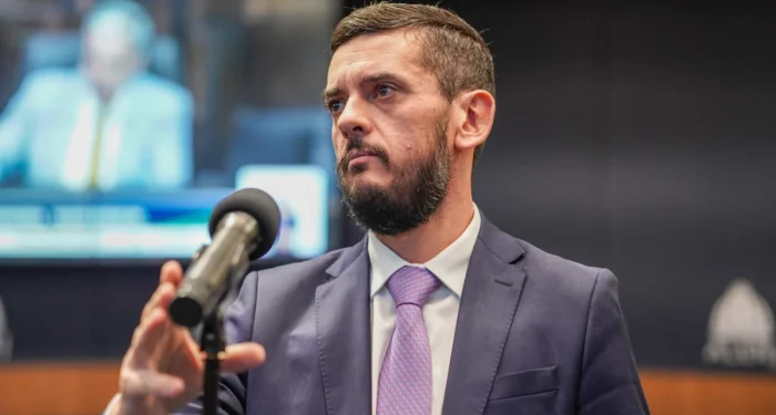 Alerj: presidente Rodrigo Bacellar defende emendas impositivas para parlamentares.