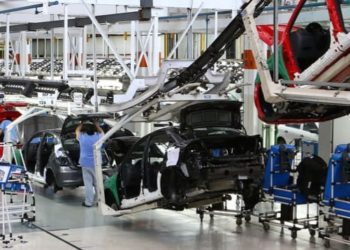 Expansão econômica no Brasil: cresce massa salarial e queda na arrecadação Federal.