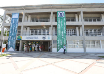 Celular na escola: o decreto da Prefeitura do Rio que proíbe o uso de aparelho em salas de aulas