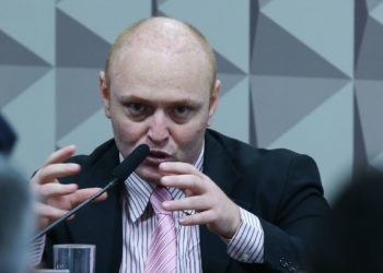 Hacker Waltter Delgatti: depoimento à CPMI implica Bolsonaro e Carla Zambelli nos atos de 8 de janeiro e crimes virtuais