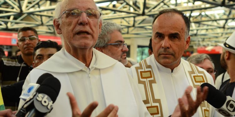 Padre Julio Lancellotti: quem foi o homem que ameaçou o sacerdote que assiste a população de rua em São Paulo
