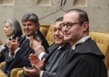 Cristiano Zanin: a posse do novo ministro do STF, aos 47 anos