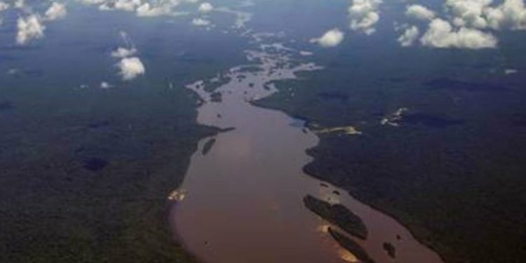 Essequibo: uma área rica em petróleo disputa por Venezuela e Guiana que os EUA querem invadir.