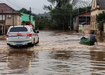 Ciclone extratropical no RS: 96 cidades afetadas e população desalojada.