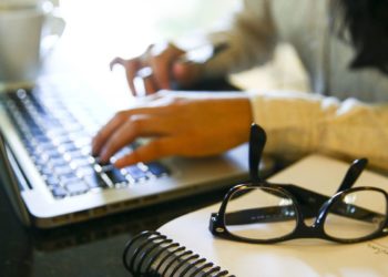 EAD: ensino à distância no Brasil cresceu 189% em quatro anos.