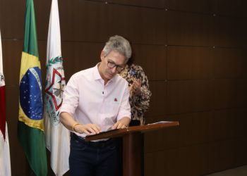 Romeu Zema: o super reajuste no salário do governador de Minas Gerais, dos secretários e deputados estaduais.