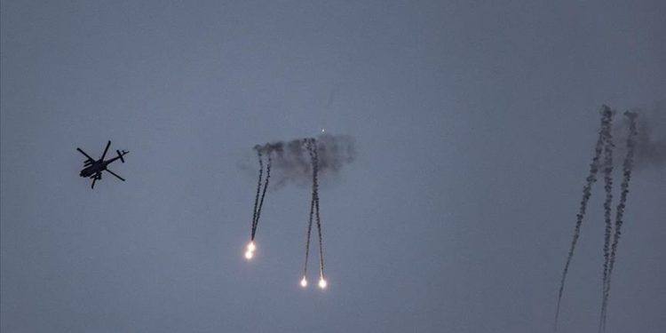 Ataque do Hamas: vídeo mostra helicópteros de Israel matando civis israelenses.