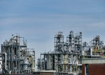 Petróleo & Gás: Rússia anuncia corte adicional na exportação em 300 mil barris