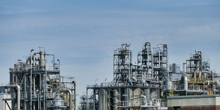 Petróleo & Gás: Rússia anuncia corte adicional na exportação em 300 mil barris