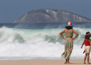 Zona sul do Rio: praias em dias de ressaca.