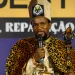 Ekuikui VI Tchongolola Tchongonga: líder do maior grupo étnico de Angola em visita ao Cais do Valongo.