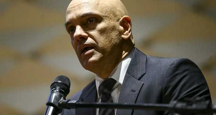 Decisão de Alexandre de Moraes na Operação Tempus Veretatis não afeta comunicação entre advogados.