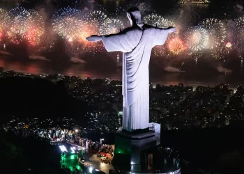 Virada do ano no Rio de Janeiro: preparativos e aquecimento do turismo.