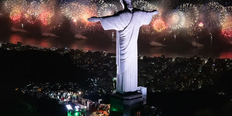 Virada do ano no Rio de Janeiro: preparativos e aquecimento do turismo.