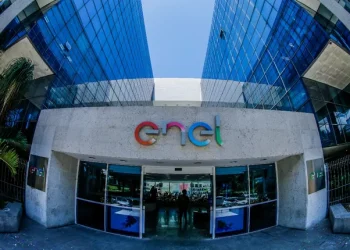 Apagão da Enel em Petrópolis: MPRJ promove Ação Civil Público pedindo plano de contingência para o verão.