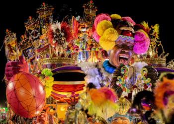 "Laroyê Grande Rio: a exposição no Museu de Arte do Rio sobre o samba-enredo que homenageou Exu.