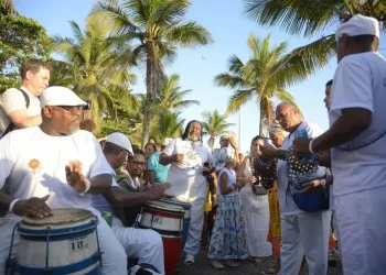 Dia de Iemanjá: o dia da comemoração na praia do Arpoador, na zona sul do Rio de Janeiro.