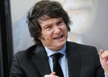 Arrocho econômico de Javier Milei: presidente ameaça prender manifestantes e proibir protestos.