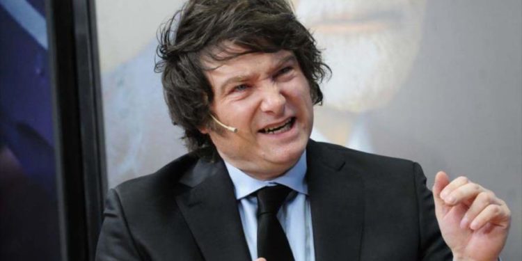 Arrocho econômico de Javier Milei: presidente ameaça prender manifestantes e proibir protestos.