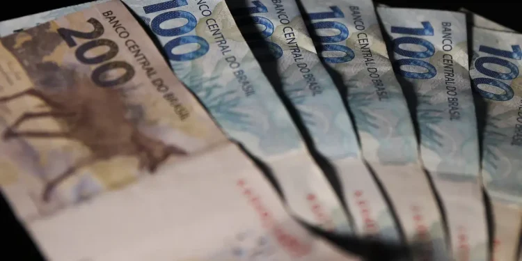Salário mínimo: o piso de 2024 e o impacto na economia brasileira.