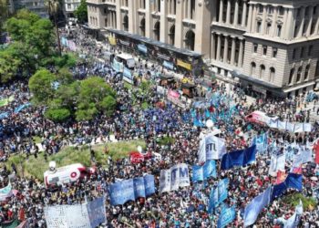 Greve Geral na Argentina: trabalhadores em luta contra o pacotaço da extrema direita liderada pelo presidente Javier Milei.