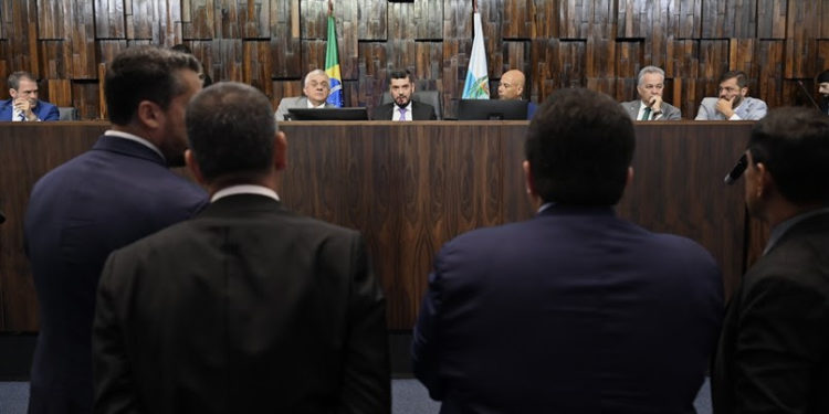 Alerj: suspenda o afastamento da deputada Lucinha, acusada de envolvimento com milícias.