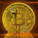 Bitcoin: criptomoeda volta ao top 10 neste início de 2024.