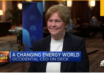 Ameaça de escassez na oferta de petróleo em 2025: alerta de Vicki Hollub, CEO da Ocidenttal Petroleum