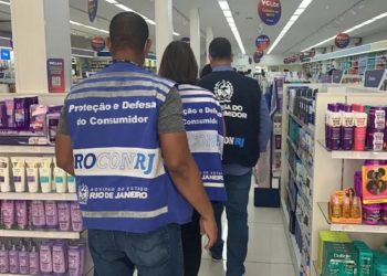 Venda de repelentes: Procon do Rio de Janeiro apura abuso de preços diante da epidemia de dengue.