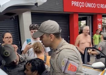 Racismo na Brigada Militar do RS: homem negro ameaçado por agressor branco com faca chamou a PM e acabou preso.