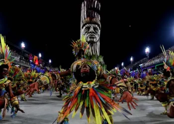 Carnaval do Rio, Escolas do Grupo Especial: Cinco agremiações que desfilaram no domingo de carnaval.