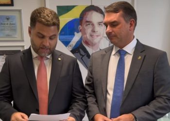 Flávio Bolsonaro: senador e filho do ex-presidente Jair Bolsonaro entrega o PL de Campos (RJ) ao prefeito Wladimir Garotinho.