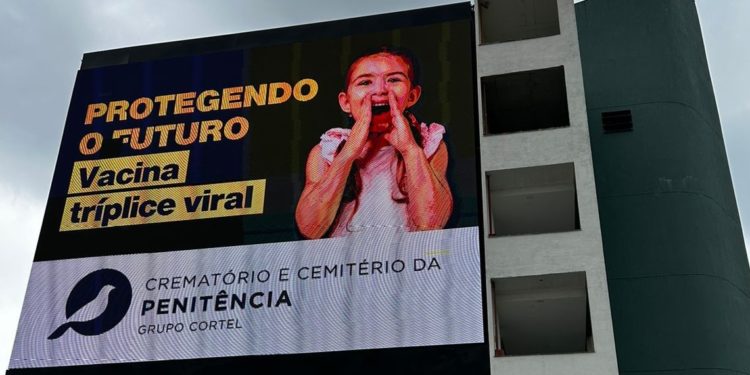Campanha Mundial de Vacinação no Crematório e Cemitério da Penitência, no Rio de Janeiro.