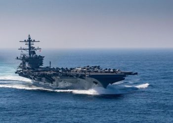 Porta-aviões USS George Washington chega às águas da Argentina após participar de exercícios militares no Brasil