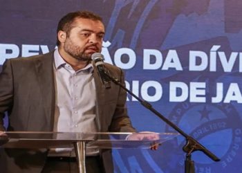 TRE-RJ absolve Cláudio Castro e mantém mandato de governador do Rio