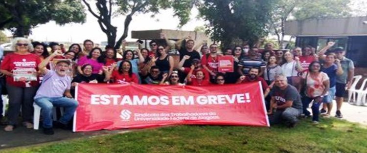 Governo propõe aumento de 13% a 31% a professores até 2026