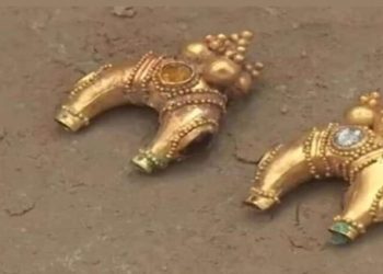Joias de ouro datadas de 2 mil anos atrás são encontradas no Cazaquistão