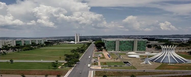 Governo oficializa congelamento de R$ 15 bilhões no Orçamento