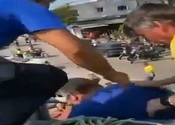 Vídeo: Bolsonaro encerra discurso às pressas após ataque de abelhas no Rio Grande do Norte