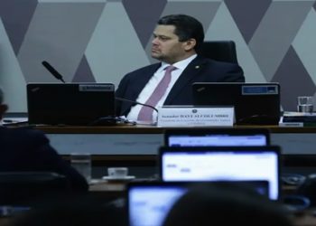 Políticos condenados ficarão inelegíveis por menos tempo, aprova CCJ