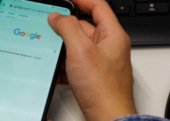 Seis em cada 10 escolas têm regras para uso do celular pelos alunos